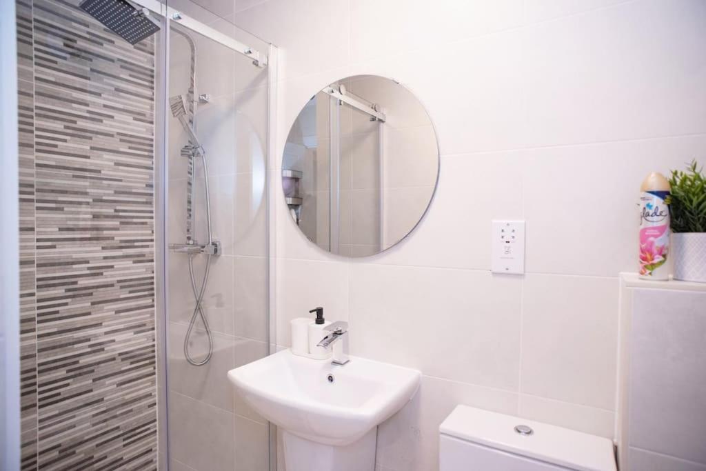 Walnut Luxurious 2-Bedroom With Ensuite - Parking, Netflix, Wifi - Close To Oxford, Bicester & Blenheim Palace 基德灵顿 外观 照片